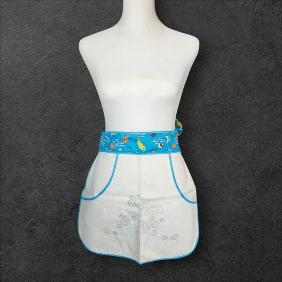 Vintage 1960s Waist Apron Blue Kitchen Print & Unfinished Embroidery Panel Flora - Picture 4 of 6